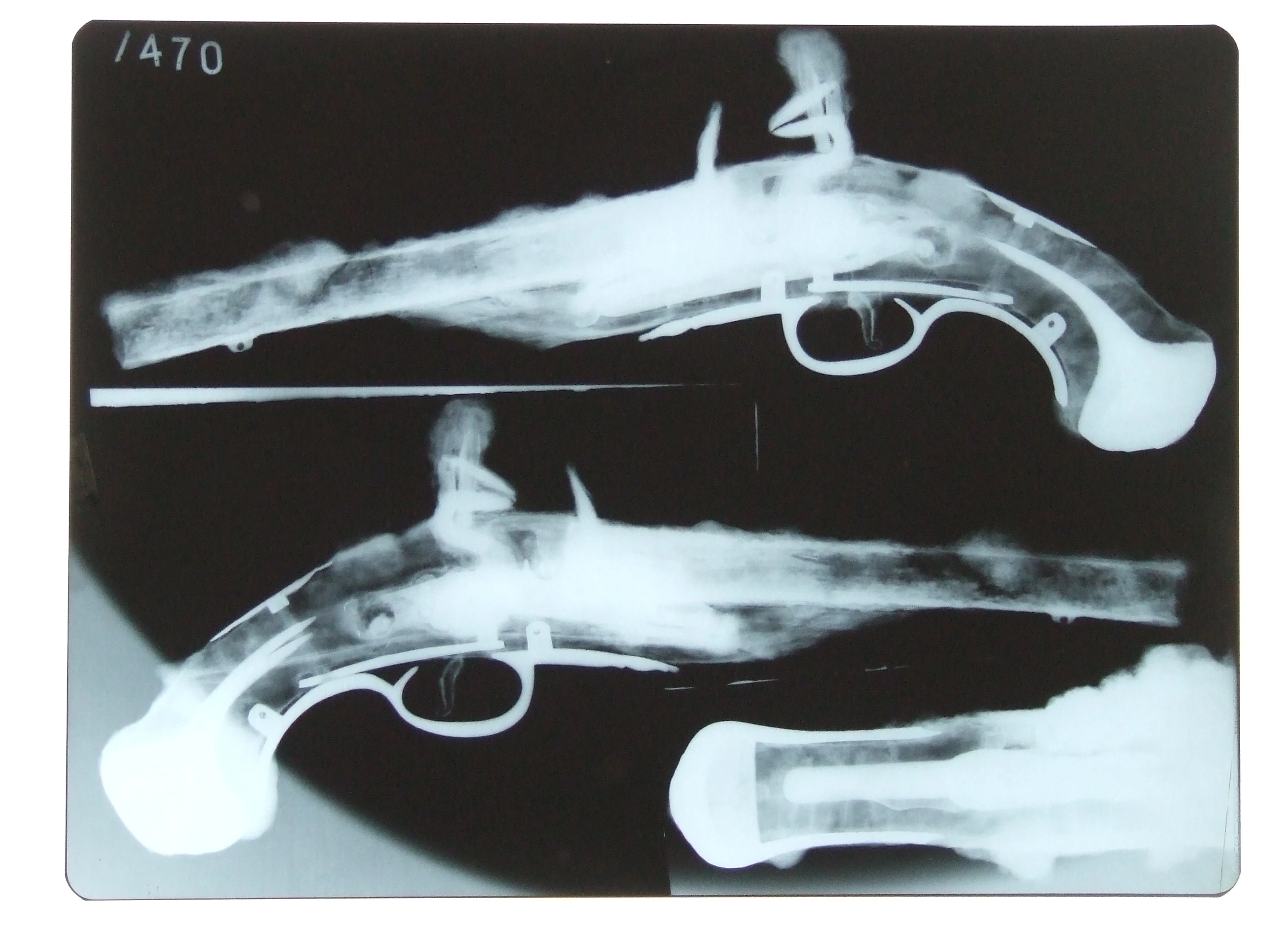 X-Ray of the pistol reveals it is not loaded